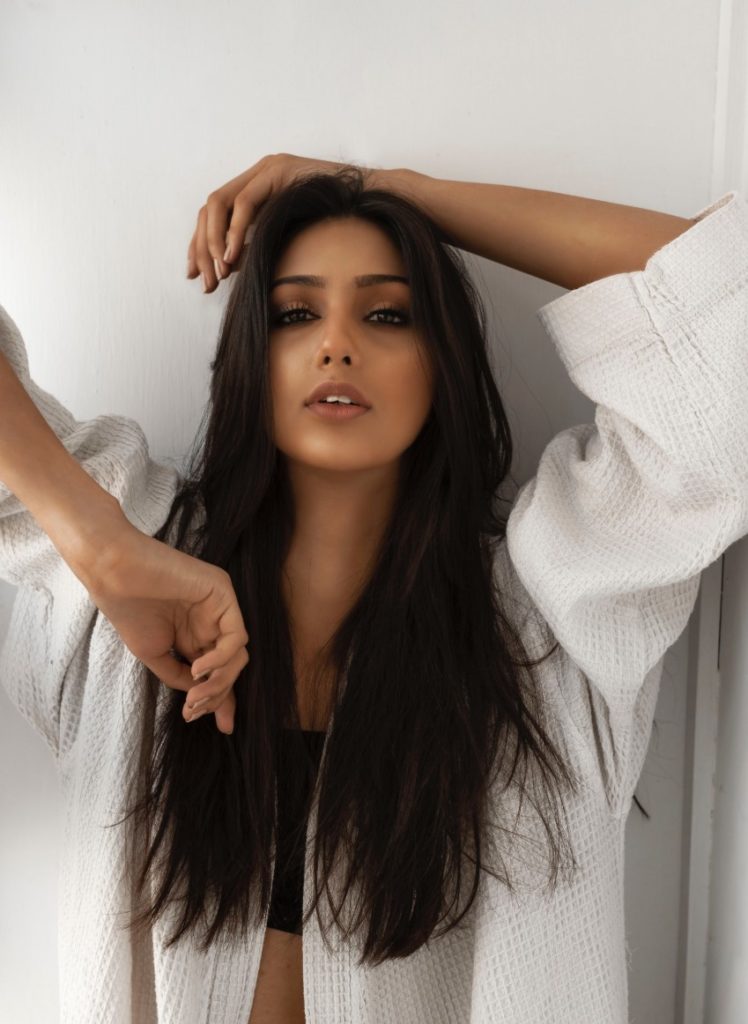 How to towel dry your hair and keep it Beautiful without any damage